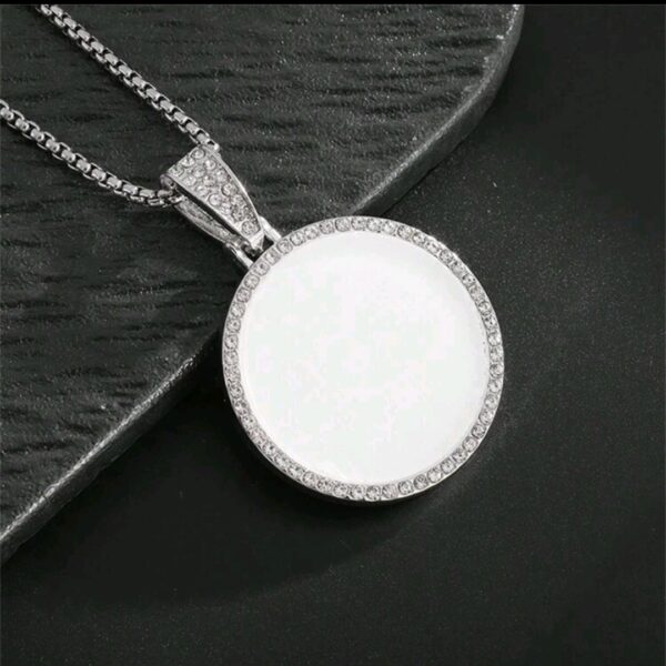 Elegant Pendant Necklace - Image 3